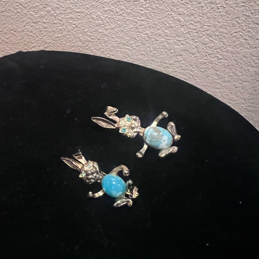 Bunny pins
